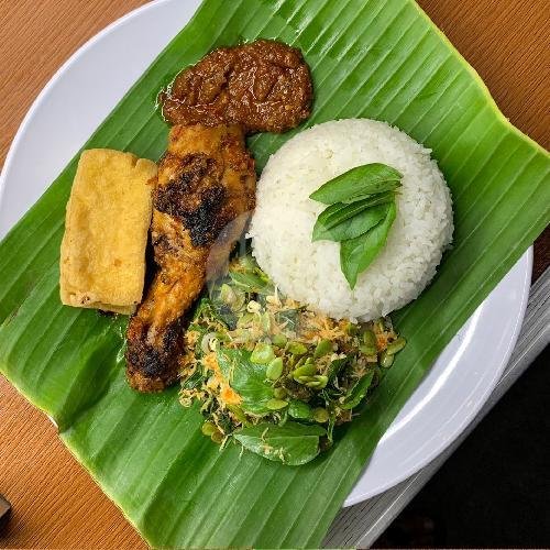 Ayam Bakar Urap Urap menu Sego Pecel & Tumpang Yuk Sri Asli Nganjuk, Teuku Umar Barat