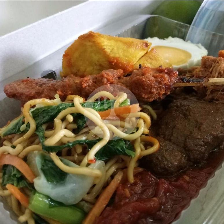 Nasi Box Paket 4 (Campur) menu Warung Zaenah, Kuta