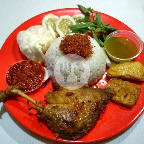 Bebek Goreng + Nasi menu Lalapan Den Bagus, Kuta