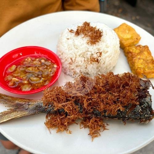 Nasi Ikan Goreng Kuning + Serundeng menu Warung Nasi Campur Manado, Denpasar