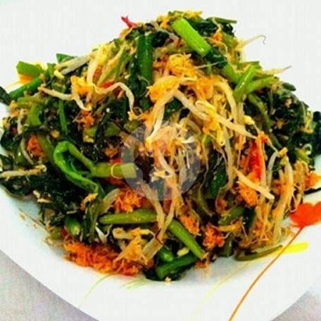 Tipat Sayur Urab. . menu Rujak Lebah One, Gunung Lebah