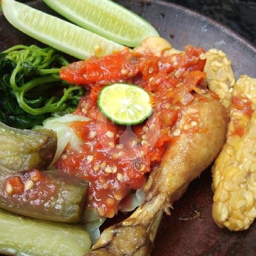 Tempong Ayam menu Iga Babi Bakar Permana, Teuku Umar Barat