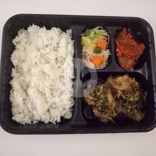 Nasi + 2 Lauk + Sayur menu Dapur Manado Pe Sedap Skali, Tukad Badung