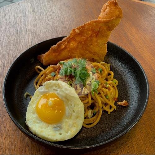 Mie Koe Telor Ceplok menu Kantin Koe, Celuk Sukawati