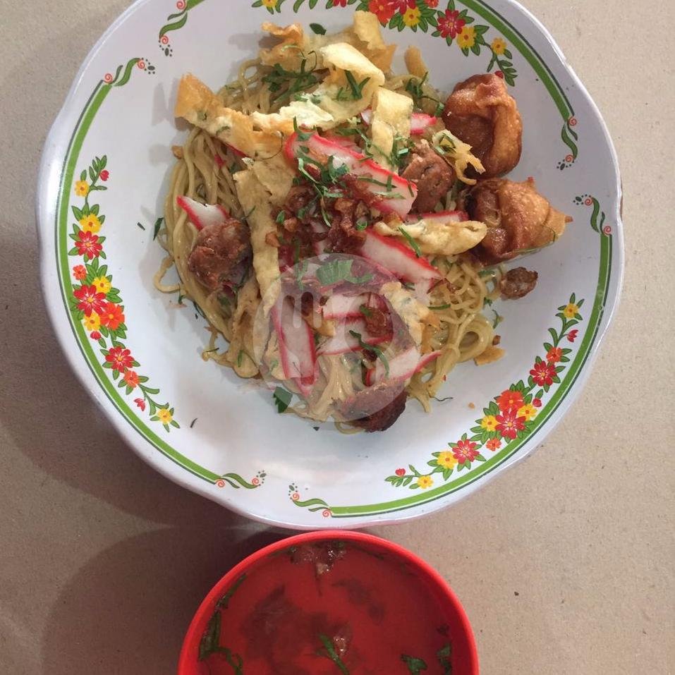Mie Pangsit menu Warung Lomie Ale, Diponegoro