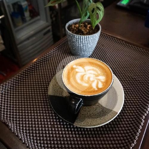 Hot Caffe Latte menu Neli Coffee, RENON
