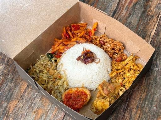 Nasi Kotak Campur Ayam + Kuah Undis menu Ayam Plecing Kampung, Renon