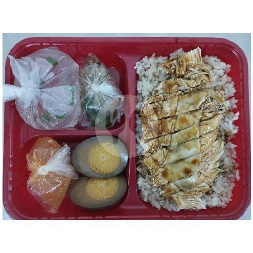 Nasi Hainan Ayam Rebus + Telur menu Nasi Ayam Hainan Lai Lai, Kuta Raya