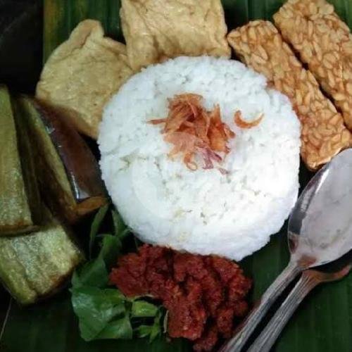 Nasi Lalapan Tahu / Tempe / Terong menu Mase Lalapan Seafood & Nasi Goreng, Buana Raya