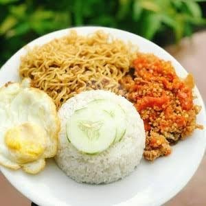 Paket Geprek Kenyang 2 menu Ayam Geprek & Nasi Telur Si Ndoweeer, Pulau Galang