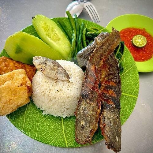 Nasi Tempong Lele menu Nasi Tempong Badu, Kuta