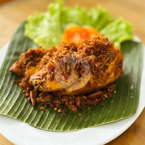 Betutu Ayam Broiler (1/2 Ekor) Goreng menu Ayam Betutu Ibu Nia, Merdeka