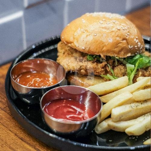 Crispy Chicken Burger menu Sabbe Brunch and Coffee, Padangsambian