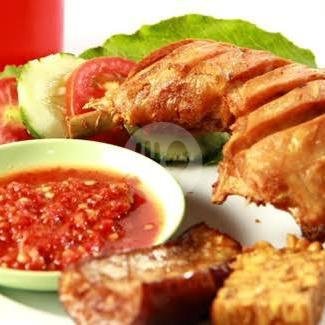 Paket Ayam Lalapan Super Besar (Nasi) menu Ayam Gebuk Mak Ayam, Kuta