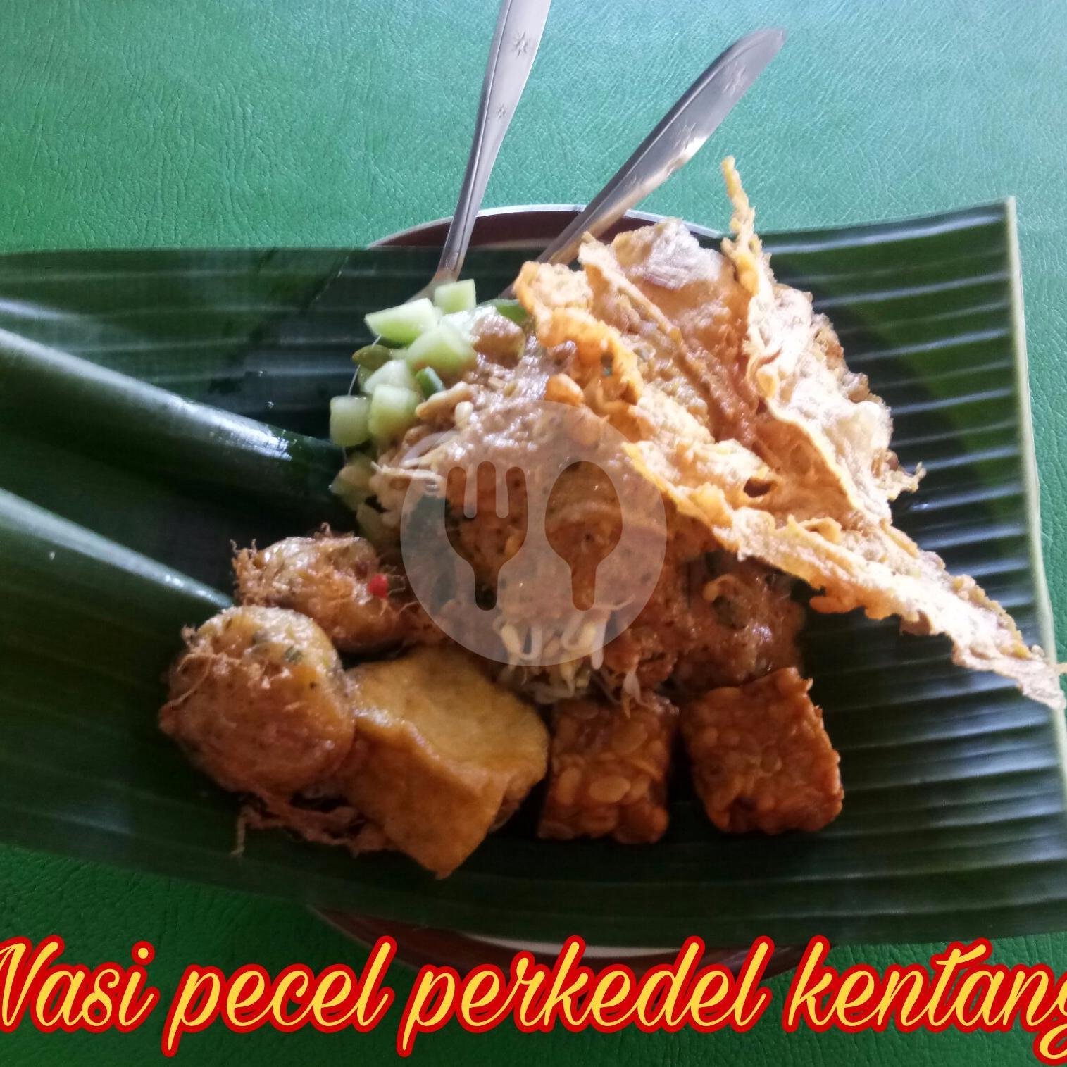 Nasi pecel+pergedel kentang menu Nasi Pecel Pincuk Sambal Tumpang Marem Nganjuk, Teuku Umar