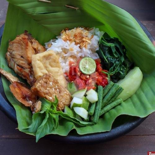 Nasi Tempong Ayam menu Lalapan Doa Dua Ibu, Panji