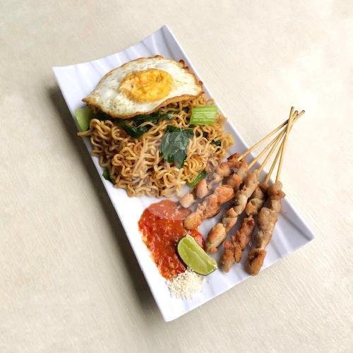 Taichan + Indomie + Telor (Taichan + Indomie Fried Noodle + Sunny Side Up) menu Sate Taichan Uda, Canggu