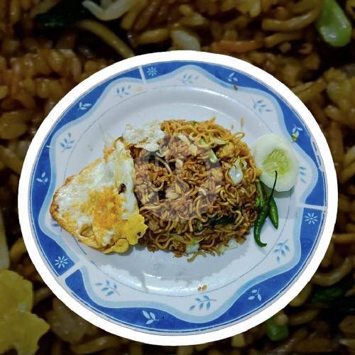 Nasi Goreng Mawut Babi menu Warung Pak Dwi, Kerobokan