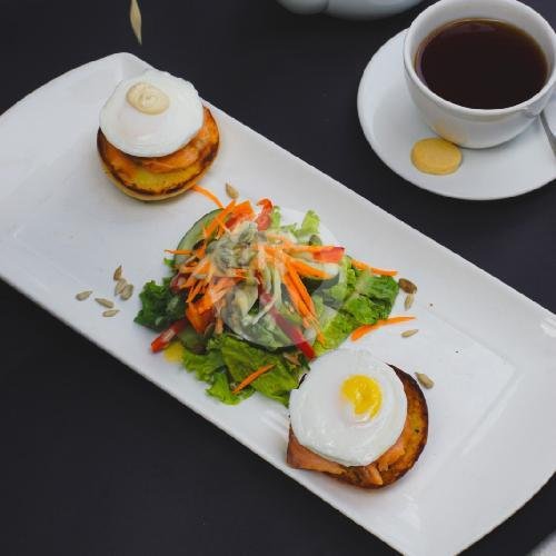 Smoked Salmon Eggs Benedict menu Temptations Bakery & Pantry, Mataram