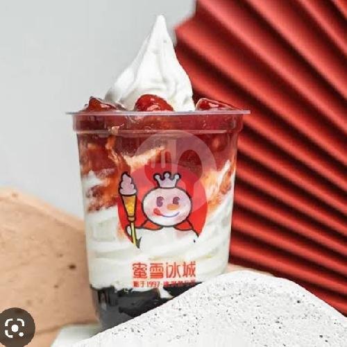 Strawberry Lucky Sundae menu Mixue Rembiga, Jl. Dr. Wahidin 11B