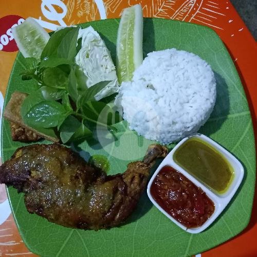 Paket Lalapan Ayam Paha menu Warung Cak Poer Senggigi