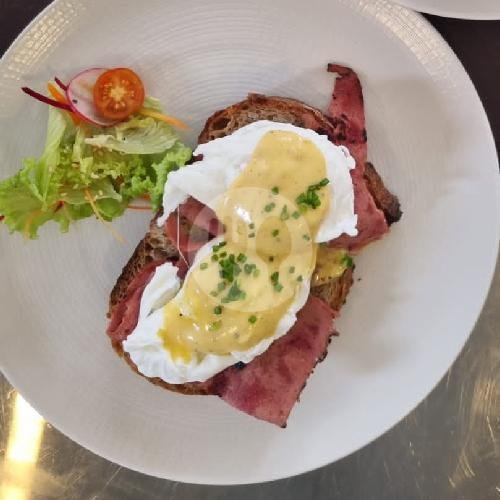 Eggs Benedict menu Bettybake Bakery & Coffee, Sanur