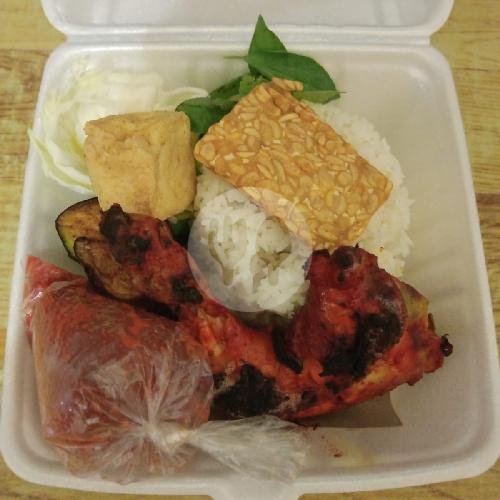 Lalapan Ayam Bakar Sambel Mentah+Tahu+Tempe. menu Nasi Goreng Seafood & Ayam Bakar Ibu Yani