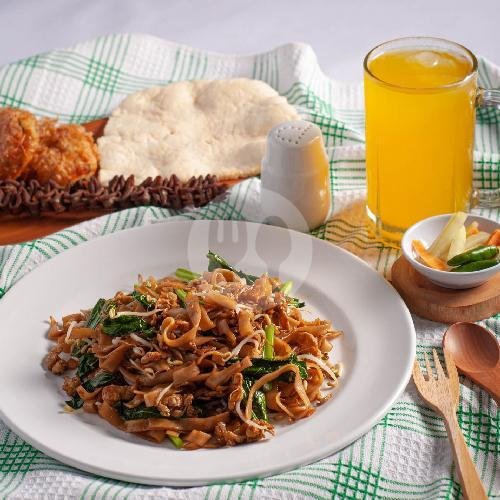 Kwetiau Goreng menu Soto Dobrak Sesetan, Denpasar