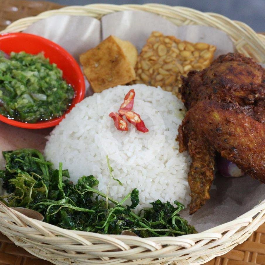 Waroeng Bandoeng: A Culinary Journey Through Authentic Indonesian Flavors in Bali