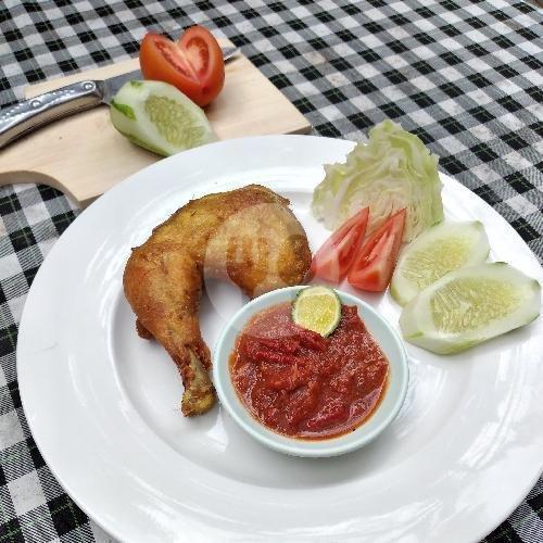 Ayam Goreng Lalapan menu Warung Made Gandapura