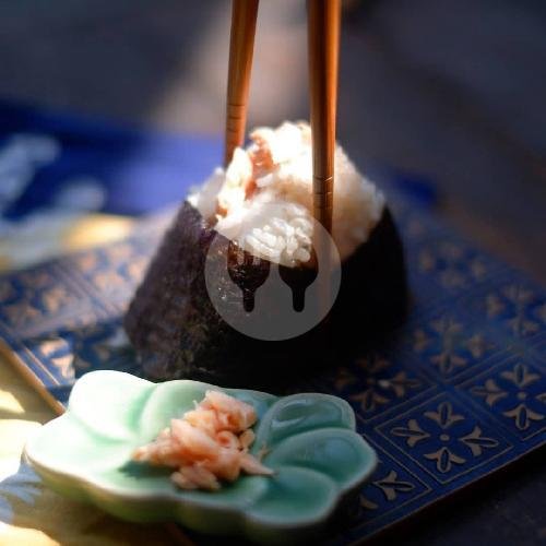 Salmon Onigiri menu Goro Goro Cafe & Kitchen, Bypass Ngurah Rai