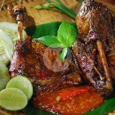 Ayam Kampung Bakar + Nasi menu Warung Lalapan Cak Man, Kubu Anyar