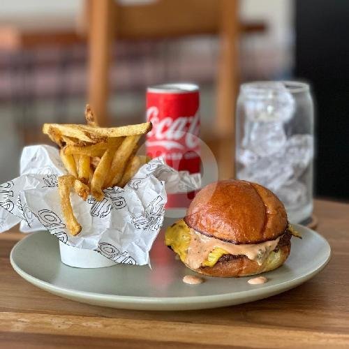 Burger + Fries + Coke menu Old Pals (Burgers, Breakfast Muffins, Coffee), Tumbak Bayuh