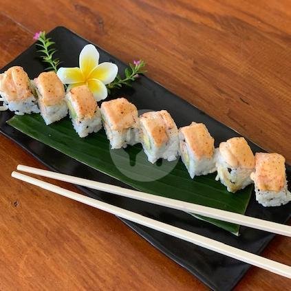 Aburi Salmon Roll / 8 Pcs menu Bizakaya Sushi, Tabanan