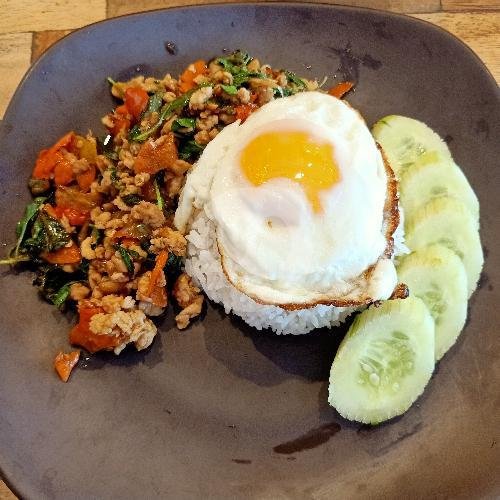 Pad Kraprao menu Meeting Point, Sukawati