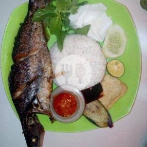 Nasi Lalapan Ikan Laut menu Warung Wilda Rasa Jawa Muslim Banyuwangi, Gunung Soputan