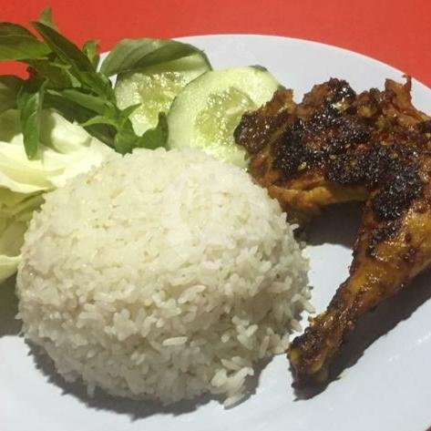 Lalapan Ayam Bakar + Nasi menu Warung Bude Nur, Kerobokan