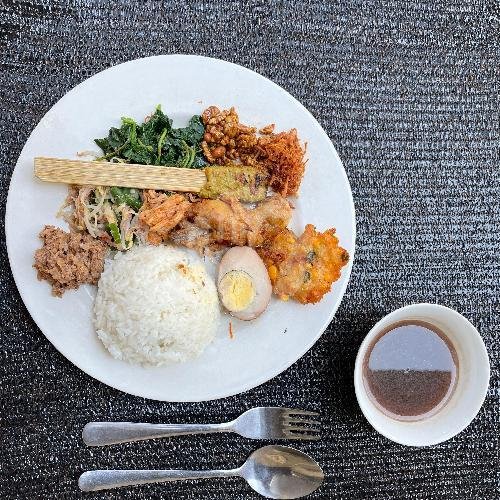 Nasi Campur Komplit menu Nasi Campur Warung Jukut Undis, Danau Buyan