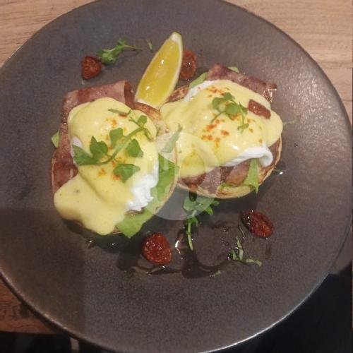 Eggs Benny menu Noah Cafe, Jalan Pantai Pererenan No 60