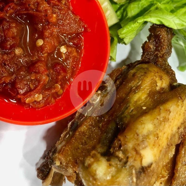 Ayam Goreng Pejantan menu Ayam Bakar Ai Kebon Sirih, Teuku Umar Barat