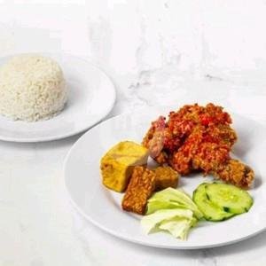 Paket PUAS C Sambal Gebuk Special (Ayam Crispy Paha bawah/Sayap) + NASI + ES TEH menu Ayam Gebuk Mak Ayam, Kuta