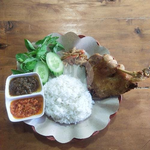 A Culinary Journey at Bebek Goreng Amanah Madura: A Taste of Authentic Madurese Duck