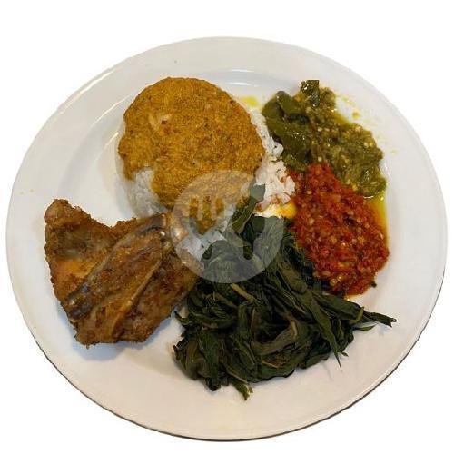 Nasi Padang Ayam Goreng menu Minang Saiyo, Tuban