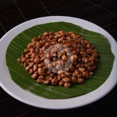 Kacang Goreng 1 Porsi menu Ayam Betutu Khas Gilimanuk Bali, Tuban