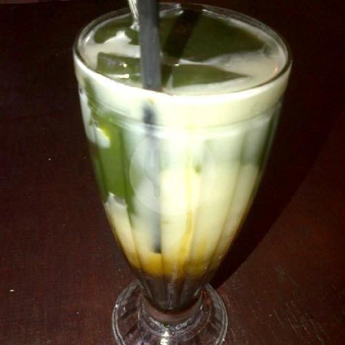 Es Daluman menu Warung Bu Kadek Bisma