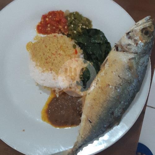 Nasi Ikan Laut Goreng menu Rumah Makan Minang Simpang Ampek, Buluh Indah