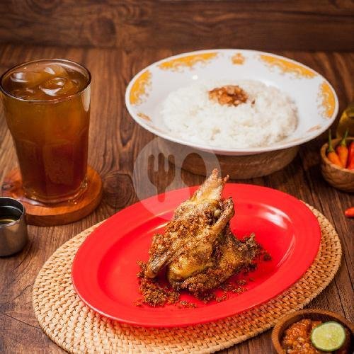 Paket Komplit Ayam Goreng menu Ayam Kampung & Rawon Bu Ros, Kuta Utara, Badung