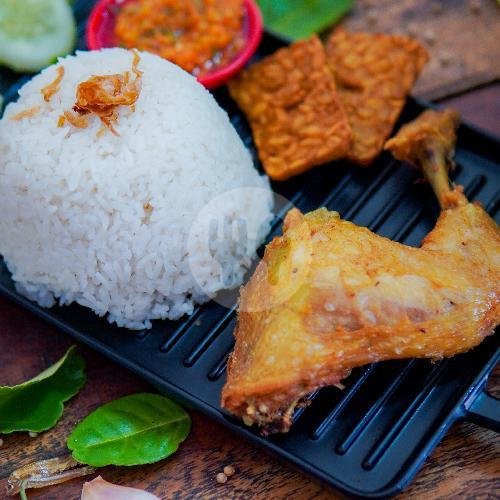 Ayam Ungkeup+ Nasi menu Mr. Sakti, Teuku Umar Barat