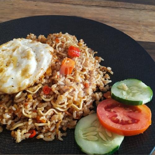 Nasi Goreng Ambyar menu Warung Oemge, Semat