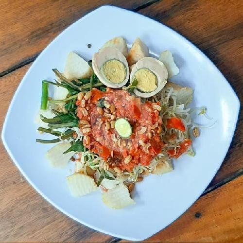 Tipat Sayur Plecing + Telur Rebus menu Waroeng Kelan Indah, Tuban